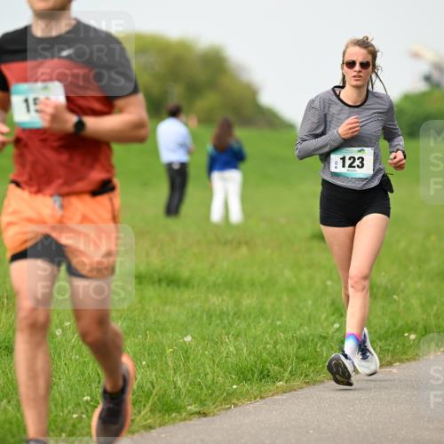 10.05.2026 - 8. Wedeler Halbmarathon Dr. Thomas Lammeyer http://msf.ph/oto/9701554 10.05.2026 11:43:31 Laufen 123 meine-sportfotos.de