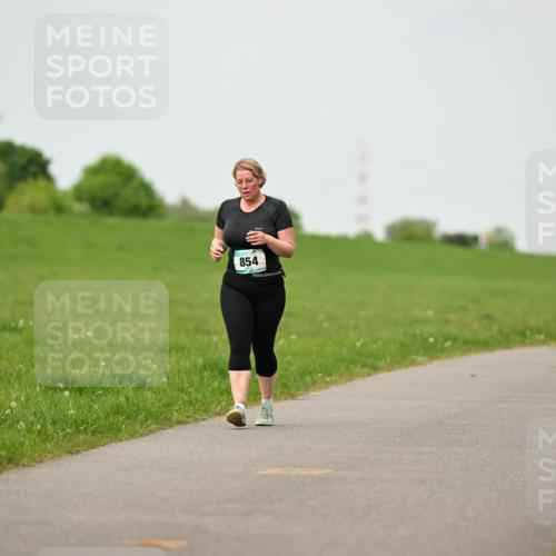 10.05.2026 - 8. Wedeler Halbmarathon Dr. Thomas Lammeyer http://msf.ph/oto/9701556 10.05.2026 11:43:49 Laufen 854 meine-sportfotos.de
