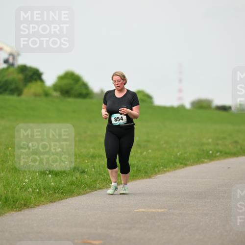 10.05.2026 - 8. Wedeler Halbmarathon Dr. Thomas Lammeyer http://msf.ph/oto/9701559 10.05.2026 11:43:50 Laufen 854 meine-sportfotos.de