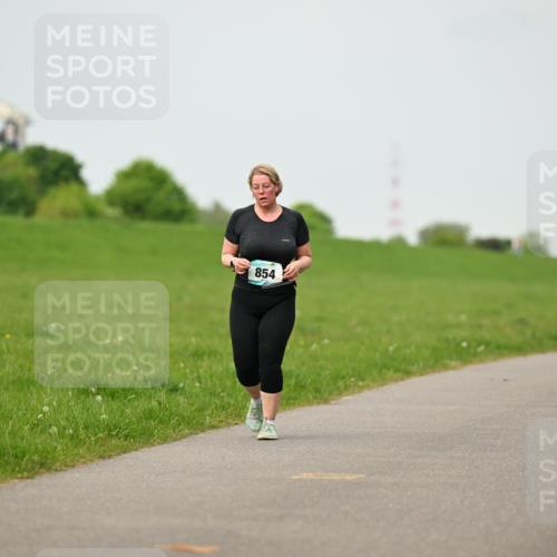 10.05.2026 - 8. Wedeler Halbmarathon Dr. Thomas Lammeyer http://msf.ph/oto/9701561 10.05.2026 11:43:49 Laufen 854 meine-sportfotos.de