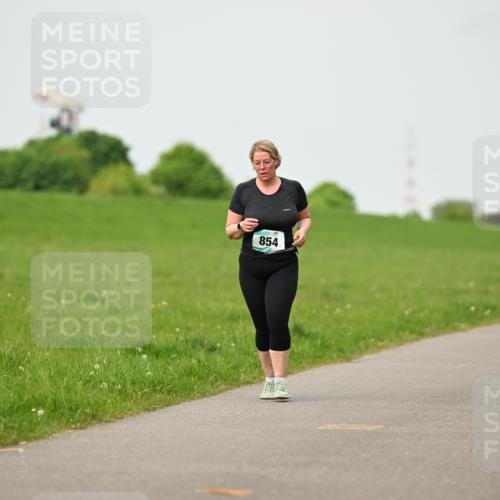 10.05.2026 - 8. Wedeler Halbmarathon Dr. Thomas Lammeyer http://msf.ph/oto/9701563 10.05.2026 11:43:50 Laufen 854 meine-sportfotos.de