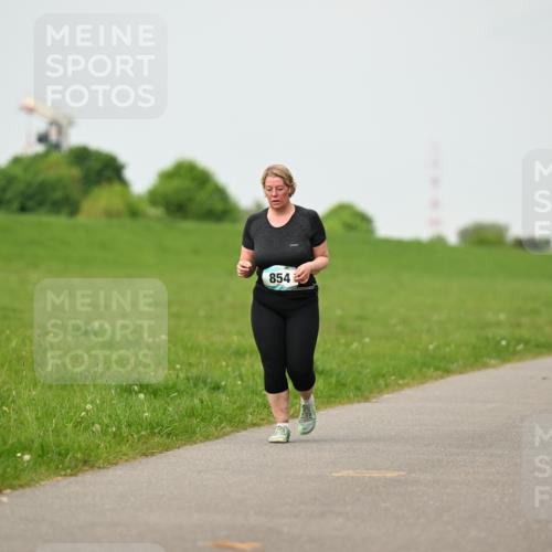 10.05.2026 - 8. Wedeler Halbmarathon Dr. Thomas Lammeyer http://msf.ph/oto/9701564 10.05.2026 11:43:50 Laufen 854 meine-sportfotos.de
