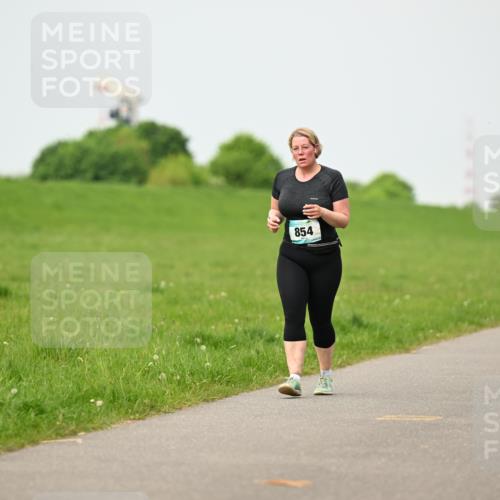10.05.2026 - 8. Wedeler Halbmarathon Dr. Thomas Lammeyer http://msf.ph/oto/9701567 10.05.2026 11:43:50 Laufen 854 meine-sportfotos.de