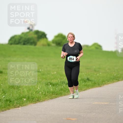 10.05.2026 - 8. Wedeler Halbmarathon Dr. Thomas Lammeyer http://msf.ph/oto/9701568 10.05.2026 11:43:51 Laufen 854 meine-sportfotos.de