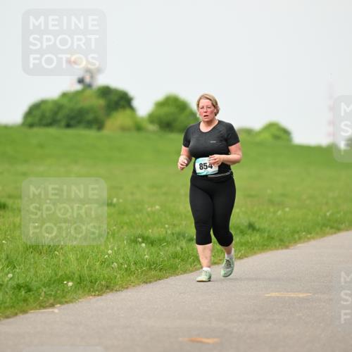 10.05.2026 - 8. Wedeler Halbmarathon Dr. Thomas Lammeyer http://msf.ph/oto/9701569 10.05.2026 11:43:50 Laufen 854 meine-sportfotos.de