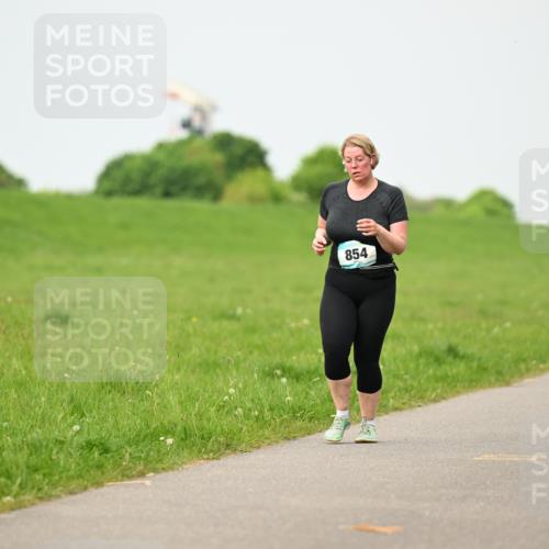10.05.2026 - 8. Wedeler Halbmarathon Dr. Thomas Lammeyer http://msf.ph/oto/9701572 10.05.2026 11:43:51 Laufen 854 meine-sportfotos.de
