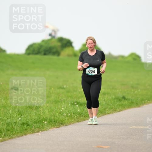 10.05.2026 - 8. Wedeler Halbmarathon Dr. Thomas Lammeyer http://msf.ph/oto/9701575 10.05.2026 11:43:51 Laufen 854 meine-sportfotos.de