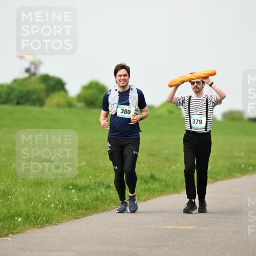 10.05.2026 - 8. Wedeler Halbmarathon Dr. Thomas Lammeyer http://msf.ph/oto/9701578 10.05.2026 11:44:06 Laufen 380, 379, 2230 meine-sportfotos.de