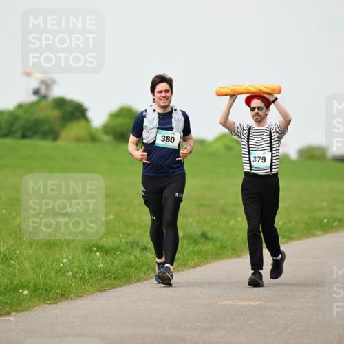 10.05.2026 - 8. Wedeler Halbmarathon Dr. Thomas Lammeyer http://msf.ph/oto/9701579 10.05.2026 11:44:06 Laufen 380, 379, 2230 meine-sportfotos.de