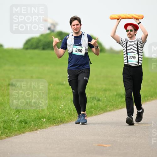 10.05.2026 - 8. Wedeler Halbmarathon Dr. Thomas Lammeyer http://msf.ph/oto/9701590 10.05.2026 11:44:08 Laufen 380, 379 meine-sportfotos.de