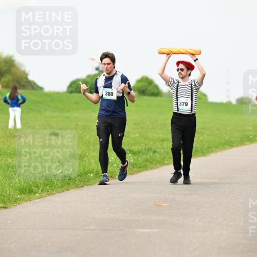 10.05.2026 - 8. Wedeler Halbmarathon Dr. Thomas Lammeyer http://msf.ph/oto/9701591 10.05.2026 11:44:09 Laufen 380, 379, 230 meine-sportfotos.de