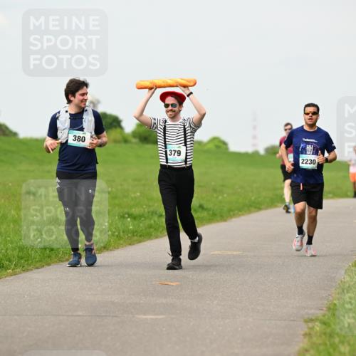 10.05.2026 - 8. Wedeler Halbmarathon Dr. Thomas Lammeyer http://msf.ph/oto/9701598 10.05.2026 11:44:09 Laufen 380, 379, 2230 meine-sportfotos.de