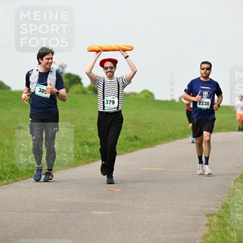 10.05.2026 - 8. Wedeler Halbmarathon Dr. Thomas Lammeyer http://msf.ph/oto/9701600 10.05.2026 11:44:10 Laufen 380, 218, 379, 2230 meine-sportfotos.de