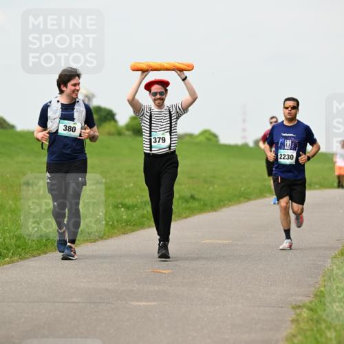 10.05.2026 - 8. Wedeler Halbmarathon Dr. Thomas Lammeyer http://msf.ph/oto/9701601 10.05.2026 11:44:10 Laufen 380, 379, 2230 meine-sportfotos.de