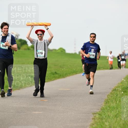 10.05.2026 - 8. Wedeler Halbmarathon Dr. Thomas Lammeyer http://msf.ph/oto/9701602 10.05.2026 11:44:10 Laufen 380, 379, 230 meine-sportfotos.de