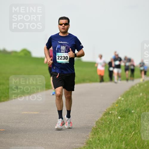 10.05.2026 - 8. Wedeler Halbmarathon Dr. Thomas Lammeyer http://msf.ph/oto/9701605 10.05.2026 11:44:11 Laufen 114, 2230 meine-sportfotos.de
