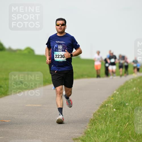 10.05.2026 - 8. Wedeler Halbmarathon Dr. Thomas Lammeyer http://msf.ph/oto/9701606 10.05.2026 11:44:11 Laufen 114, 2230 meine-sportfotos.de