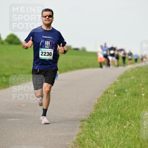 10.05.2026 - 8. Wedeler Halbmarathon Dr. Thomas Lammeyer http://msf.ph/oto/9701613 10.05.2026 11:44:12 Laufen 114, 2230 meine-sportfotos.de