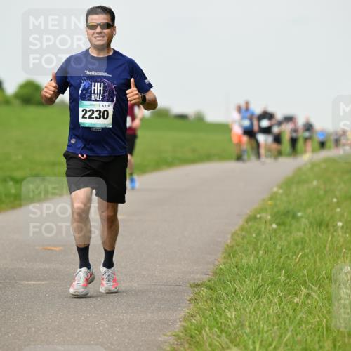 10.05.2026 - 8. Wedeler Halbmarathon Dr. Thomas Lammeyer http://msf.ph/oto/9701614 10.05.2026 11:44:12 Laufen 114, 2230 meine-sportfotos.de