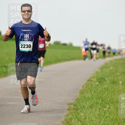 10.05.2026 - 8. Wedeler Halbmarathon Dr. Thomas Lammeyer http://msf.ph/oto/9701616 10.05.2026 11:44:13 Laufen 114, 2230 meine-sportfotos.de