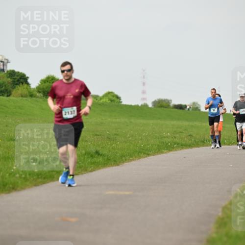 10.05.2026 - 8. Wedeler Halbmarathon Dr. Thomas Lammeyer http://msf.ph/oto/9701623 10.05.2026 11:44:15 Laufen 2137, 2114, 20140 meine-sportfotos.de