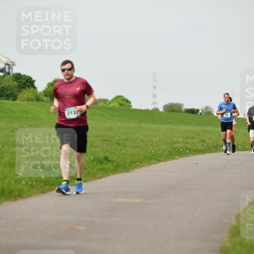 10.05.2026 - 8. Wedeler Halbmarathon Dr. Thomas Lammeyer http://msf.ph/oto/9701624 10.05.2026 11:44:15 Laufen 2137, 2114 meine-sportfotos.de