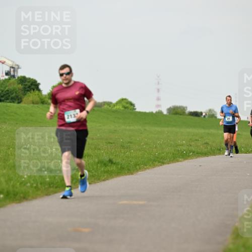 10.05.2026 - 8. Wedeler Halbmarathon Dr. Thomas Lammeyer http://msf.ph/oto/9701625 10.05.2026 11:44:15 Laufen 2137, 2114 meine-sportfotos.de