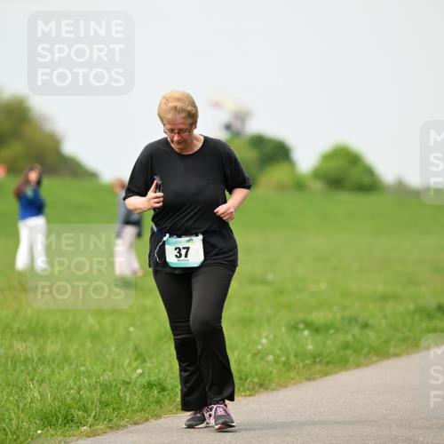 10.05.2026 - 8. Wedeler Halbmarathon Dr. Thomas Lammeyer http://msf.ph/oto/9701737 10.05.2026 11:44:42 Laufen  meine-sportfotos.de