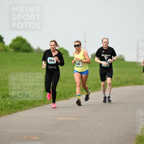 10.05.2026 - 8. Wedeler Halbmarathon Dr. Thomas Lammeyer http://msf.ph/oto/9701798 10.05.2026 11:44:54 Laufen 859, 342 meine-sportfotos.de