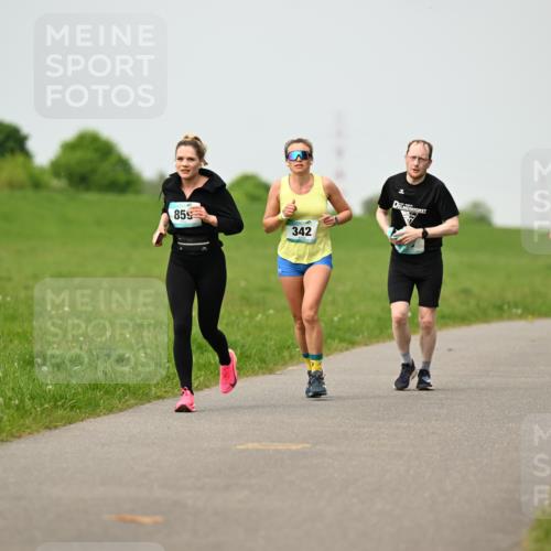 10.05.2026 - 8. Wedeler Halbmarathon Dr. Thomas Lammeyer http://msf.ph/oto/9701800 10.05.2026 11:44:54 Laufen 859, 342 meine-sportfotos.de