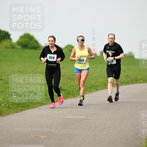10.05.2026 - 8. Wedeler Halbmarathon Dr. Thomas Lammeyer http://msf.ph/oto/9701802 10.05.2026 11:44:54 Laufen 859, 342 meine-sportfotos.de
