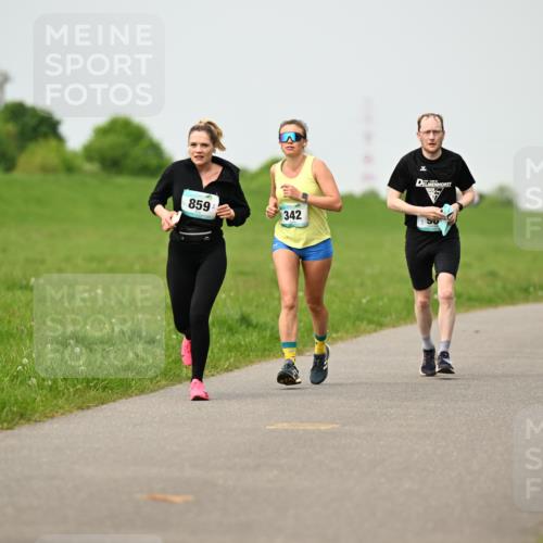 10.05.2026 - 8. Wedeler Halbmarathon Dr. Thomas Lammeyer http://msf.ph/oto/9701803 10.05.2026 11:44:55 Laufen 859, 342 meine-sportfotos.de
