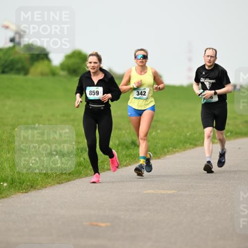 10.05.2026 - 8. Wedeler Halbmarathon Dr. Thomas Lammeyer http://msf.ph/oto/9701806 10.05.2026 11:44:55 Laufen 859, 342 meine-sportfotos.de