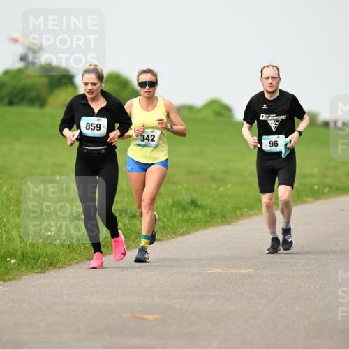 10.05.2026 - 8. Wedeler Halbmarathon Dr. Thomas Lammeyer http://msf.ph/oto/9701812 10.05.2026 11:44:56 Laufen 859, 342 meine-sportfotos.de