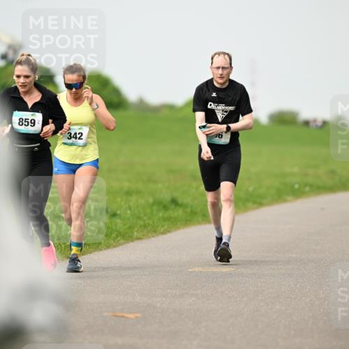 10.05.2026 - 8. Wedeler Halbmarathon Dr. Thomas Lammeyer http://msf.ph/oto/9701813 10.05.2026 11:44:57 Laufen 859, 342 meine-sportfotos.de