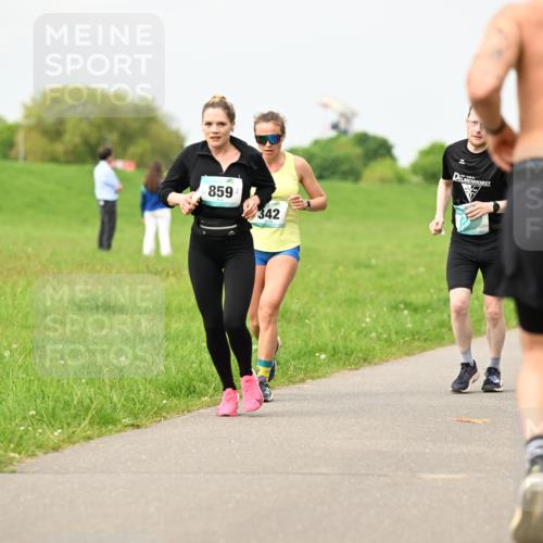 10.05.2026 - 8. Wedeler Halbmarathon Dr. Thomas Lammeyer http://msf.ph/oto/9701815 10.05.2026 11:44:58 Laufen 859, 342 meine-sportfotos.de