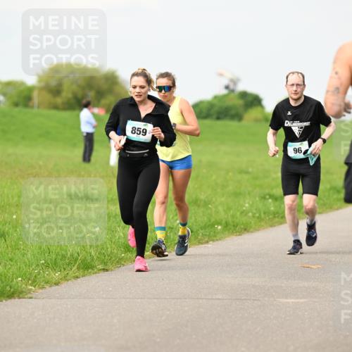 10.05.2026 - 8. Wedeler Halbmarathon Dr. Thomas Lammeyer http://msf.ph/oto/9701817 10.05.2026 11:44:58 Laufen 859 meine-sportfotos.de