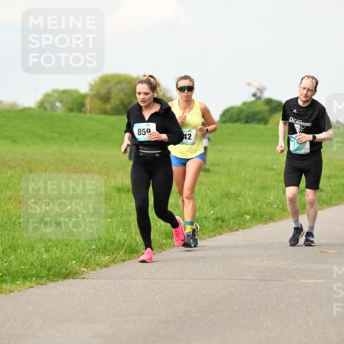 10.05.2026 - 8. Wedeler Halbmarathon Dr. Thomas Lammeyer http://msf.ph/oto/9701818 10.05.2026 11:44:59 Laufen 859 meine-sportfotos.de