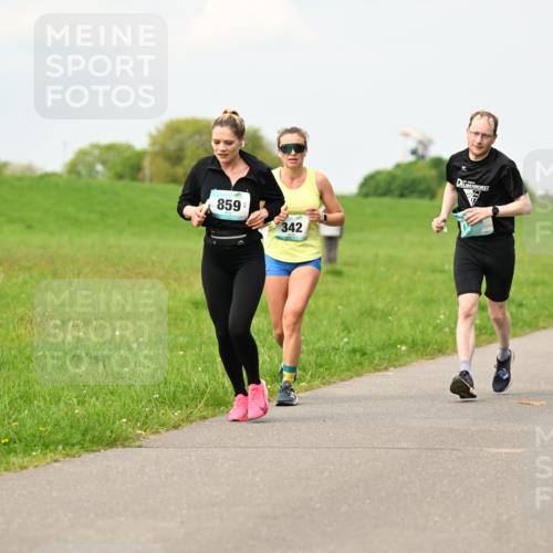10.05.2026 - 8. Wedeler Halbmarathon Dr. Thomas Lammeyer http://msf.ph/oto/9701819 10.05.2026 11:44:59 Laufen 859, 342 meine-sportfotos.de