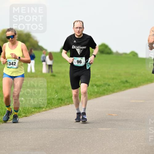 10.05.2026 - 8. Wedeler Halbmarathon Dr. Thomas Lammeyer http://msf.ph/oto/9701823 10.05.2026 11:45:00 Laufen 859, 342 meine-sportfotos.de