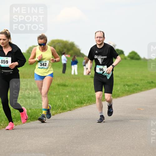 10.05.2026 - 8. Wedeler Halbmarathon Dr. Thomas Lammeyer http://msf.ph/oto/9701826 10.05.2026 11:45:00 Laufen 859, 342 meine-sportfotos.de