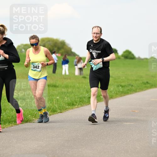 10.05.2026 - 8. Wedeler Halbmarathon Dr. Thomas Lammeyer http://msf.ph/oto/9701827 10.05.2026 11:45:00 Laufen 859, 342 meine-sportfotos.de