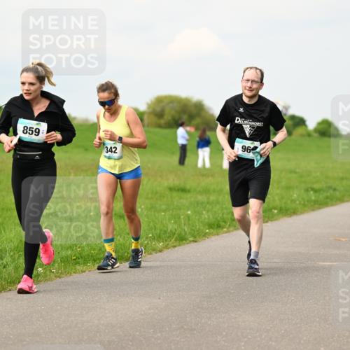 10.05.2026 - 8. Wedeler Halbmarathon Dr. Thomas Lammeyer http://msf.ph/oto/9701829 10.05.2026 11:45:00 Laufen 859, 342 meine-sportfotos.de