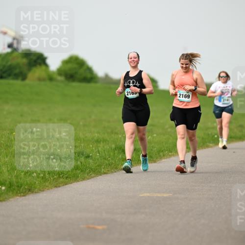 10.05.2026 - 8. Wedeler Halbmarathon Dr. Thomas Lammeyer http://msf.ph/oto/9701838 10.05.2026 11:45:09 Laufen 2165, 2169, 11888, 216 meine-sportfotos.de
