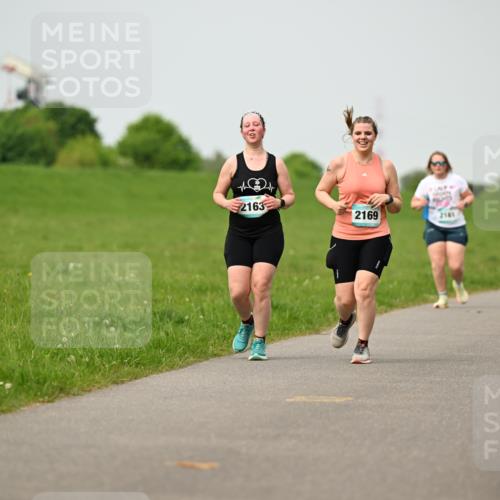 10.05.2026 - 8. Wedeler Halbmarathon Dr. Thomas Lammeyer http://msf.ph/oto/9701843 10.05.2026 11:45:09 Laufen 2163, 2169, 2161 meine-sportfotos.de