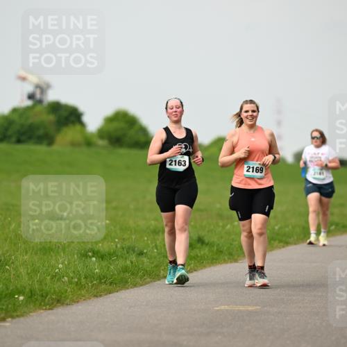 10.05.2026 - 8. Wedeler Halbmarathon Dr. Thomas Lammeyer http://msf.ph/oto/9701846 10.05.2026 11:45:10 Laufen 2163, 2169, 2161 meine-sportfotos.de