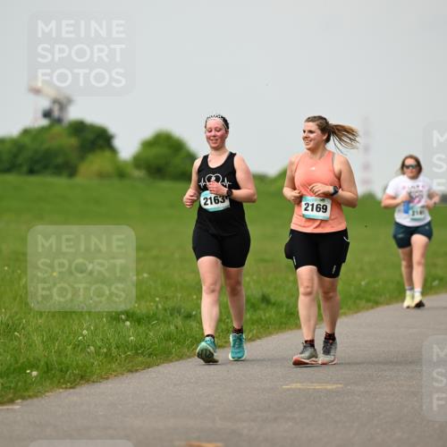 10.05.2026 - 8. Wedeler Halbmarathon Dr. Thomas Lammeyer http://msf.ph/oto/9701849 10.05.2026 11:45:10 Laufen 2163, 2169, 214 meine-sportfotos.de