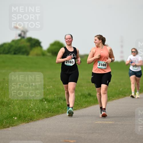 10.05.2026 - 8. Wedeler Halbmarathon Dr. Thomas Lammeyer http://msf.ph/oto/9701853 10.05.2026 11:45:11 Laufen 2163, 2169 meine-sportfotos.de