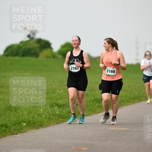 10.05.2026 - 8. Wedeler Halbmarathon Dr. Thomas Lammeyer http://msf.ph/oto/9701854 10.05.2026 11:45:11 Laufen 2163, 2169 meine-sportfotos.de