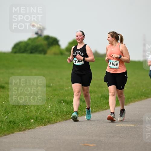 10.05.2026 - 8. Wedeler Halbmarathon Dr. Thomas Lammeyer http://msf.ph/oto/9701855 10.05.2026 11:45:11 Laufen 2163, 2169 meine-sportfotos.de